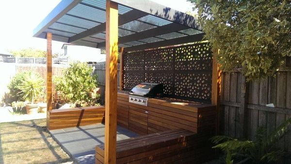 Metal privacy wall with outdoor kitchen